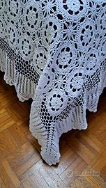 Copriletto matrimoniale all'uncinetto 