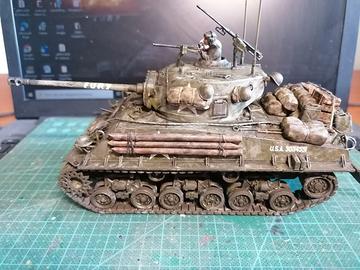 Carro armato USA 1:35 M4A3E8 Sherman film FURY