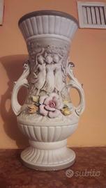 Capodimonte  Vaso con scena danzante e Rose