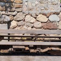 TAVOLO IN LEGNO MASSICCIO CON PANCHE