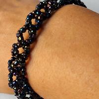 Bracciale fatto a mano c/perline nere iridescenti