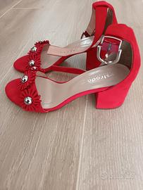 Sandali rossi, nr. 37.