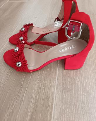 Sandali rossi, nr. 37.