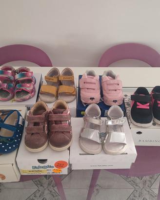 Lotto sette paia di scarpe per bimbi numero 20