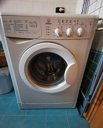 Lavatrice indesit modello WIxl 126 -6 kg,