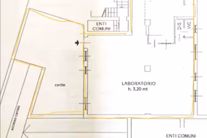 Luminoso laboratorio con ingresso indipendente