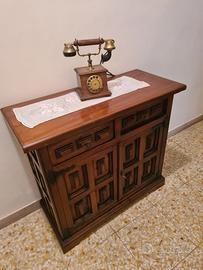 credenza bassa a due ante e due cassetti