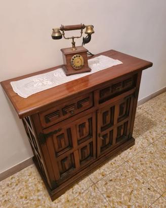 credenza bassa a due ante e due cassetti