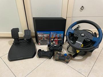 Ps 4 pro+volante thrustmaster T150+3 pad+giochi