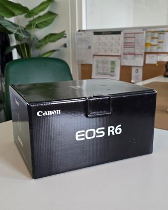 CANON R6 NUOVA 3 ANNI GARANZIA E CASCO