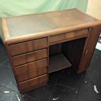 Scrivania vintage - macchina da cucire. 