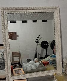 specchio con cornice bianca shabby 