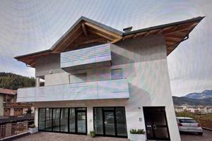 Albiano (TN) locale commerciale fronte strada.