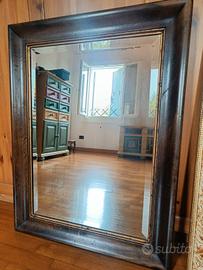 Specchio con cornice in legno