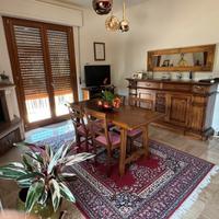 Sala completa in legno massello – stile classico
