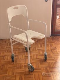 Sedia a rotelle per doccia
