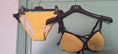 bikini giallo e nero