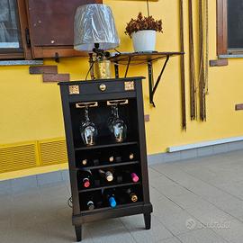 comodino modificato portabottiglie vino