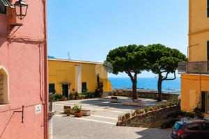 MONOLOCALE A IMPERIA