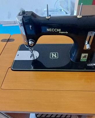 Macchina da cucire Necchi funzionante