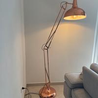 Lampada da terra in rame