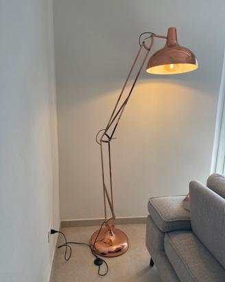 Lampada da terra in rame