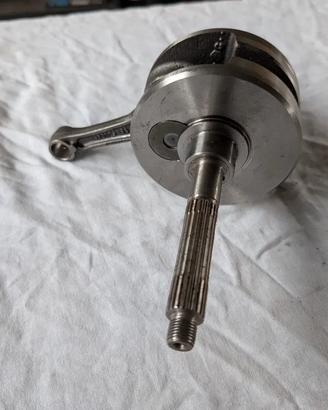 Albero MOTORE SCOOTER PIAGGIO 4T 125 150 180 200cc