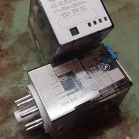 relé Finder e Omron 