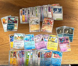 Lotto carte pokemon evoluzioni prismatiche!
