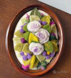 Composizione floreale in cornice ovale vintage