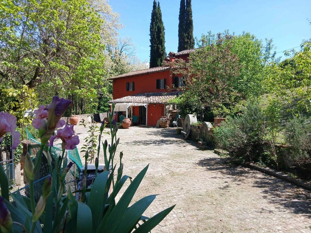 Rustico / Casale di 300 m² con più di 5 locali e b - Vista 3