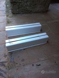 Supporto in PVC per compressore esterno split.