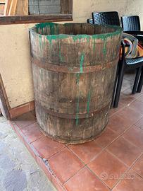 Tino in legno da ristrutturare