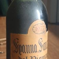 Bottiglia di vino rosso Spanna Sanzeno Piemonte