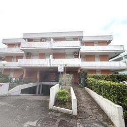 BIBIONE: APP.TO ARREDATO 70 MT. DAL MARE