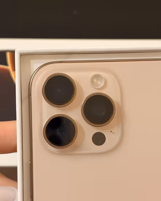 iPhone 16 Pro Max da 512 GB, colore Titanio Sabbia