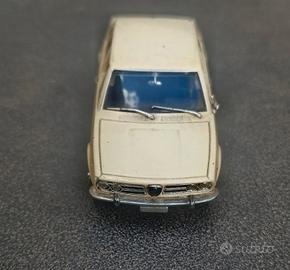 Modellini auto Alfa Romeo Alfetta 1968 Norev 