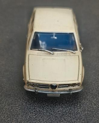 Modellini auto Alfa Romeo Alfetta 1968 Norev 