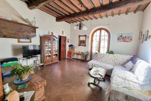 Rustico / Casale di 250 m² con più di 5 locali a M