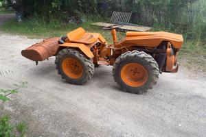 Trattore 4x4 e attrezzi