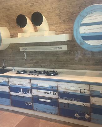 Cucina di design in  legno massello (castagno)