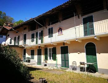 Villa di 220 m² con più di 5 locali a Camburzano