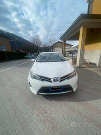 Toyota Auris Hybrid