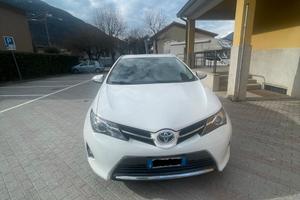 Toyota Auris Hybrid