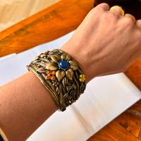 Bracciale rigido con fiori