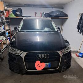 Audi Q3 150 cv s-line esternamente 