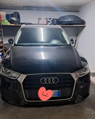 Audi Q3 150 cv s-line esternamente 