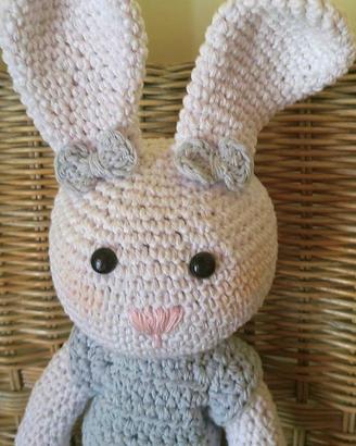 Adorabile Coniglietta Amigurumi Fatta a Mano
