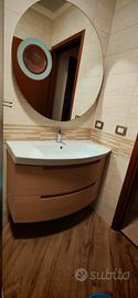 Mobile Bagno Sospeso Curvo con Lavabo e Specchio C
