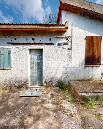 Casetta indipendente con 5.000 mq di terreno